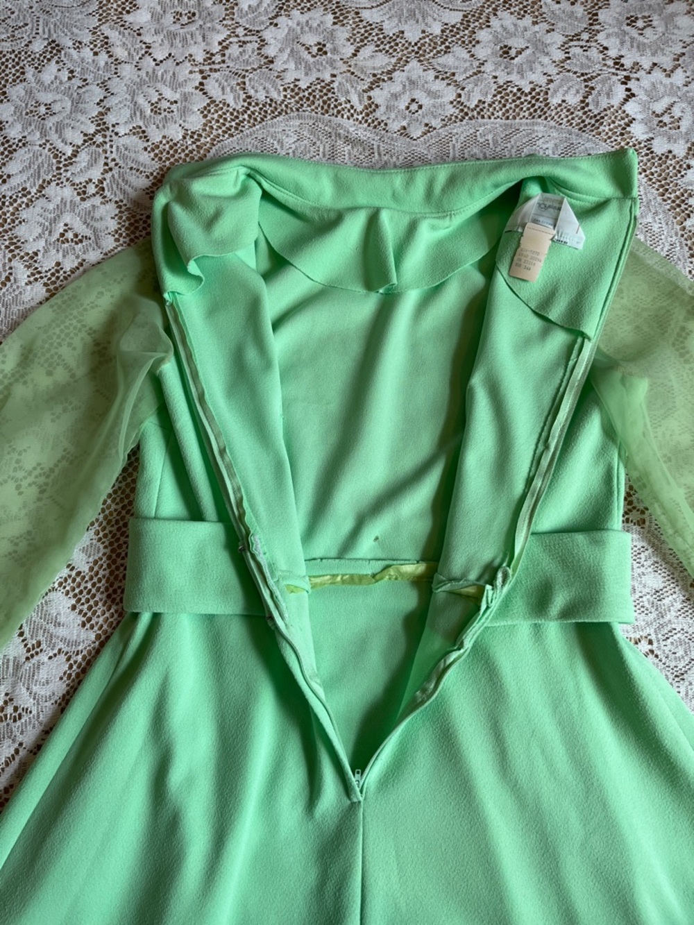 1960s/70s JCPenny Fashions Long Sheer Sleeve Mini Dress, Neon Green, Size 14.5 - Picture 5 of 6